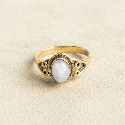 Anello pietra di luna con pietra ovale in oro realizzata a mano