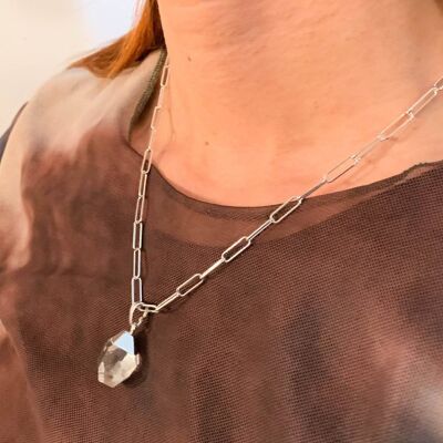 Collar de clip de plata con colgante asimétrico de cristal de roca hecho a mano