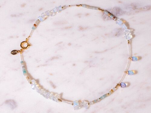 Besondere Perlenkette aus Opalith, Amazonith und Regenbogen Roccailles vergoldet