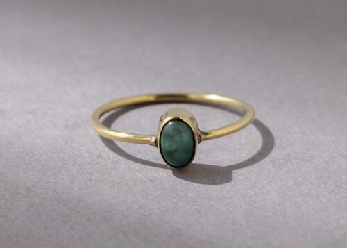 Feiner grüner Onyx Ring mit ovalem Stein handgemacht