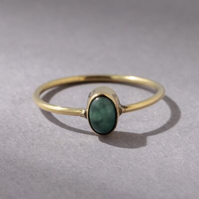 Pregiato anello in onice verde con pietra ovale realizzata a mano