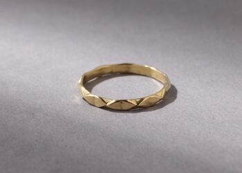 Bague en or simple et délicate faite à la main 4