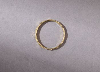 Bague en or simple et délicate faite à la main 5