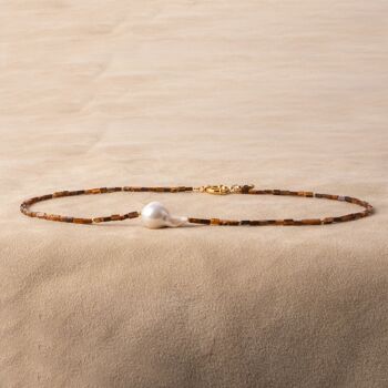 Collier de perles oeil de tigre avec perles baroques et détails de perles plaquées or 5