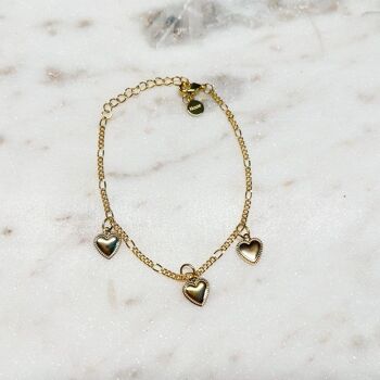 Bracelet Figaro doré avec pendentifs charms coeur plaqués or 3