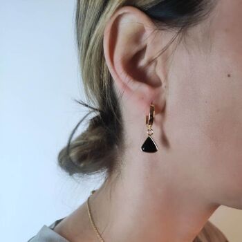 Boucles d'oreilles créoles avec pierre précieuse onyx noir Huggie plaqué or 2