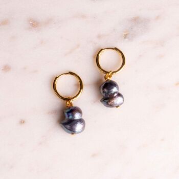 Boucles d'oreilles créoles Huggie avec perle d'eau douce perle baroque bleu or fait main 3