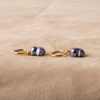 Boucles d'oreilles créoles Huggie avec perle d'eau douce perle baroque bleu or fait main 4