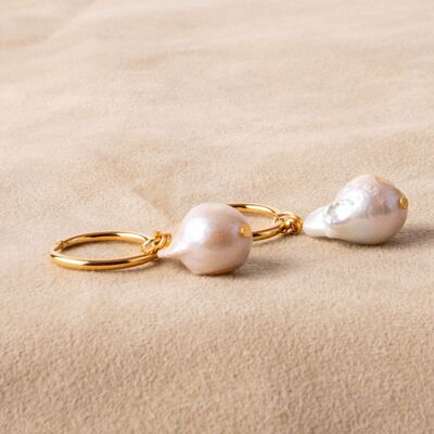 Pendientes de aro Huggie con perlas de agua dulce, perlas barrocas, oro hecho a mano