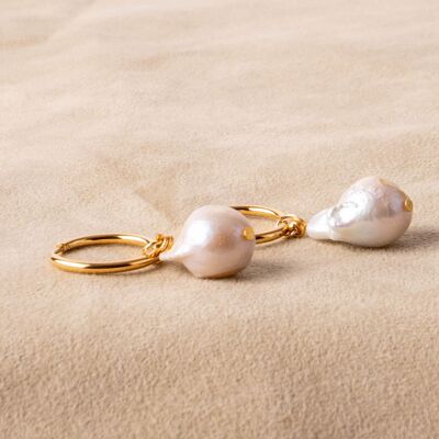 Huggie hoop earrings with freshwater pearl baroque pearl gold handmade