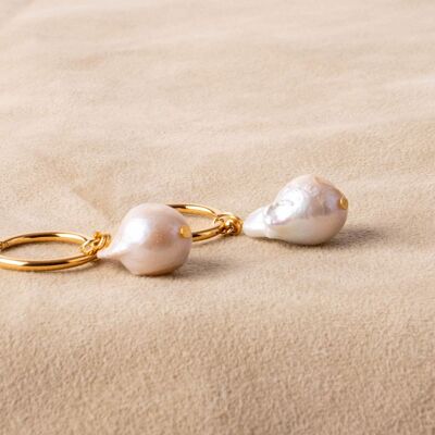 Huggie hoop earrings with freshwater pearl baroque pearl gold handmade