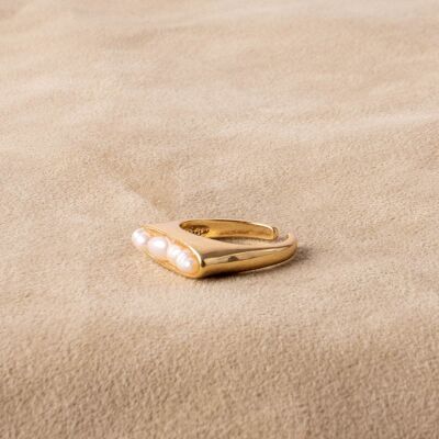Signet ring bar with oval freshwater pearls matt gold ring