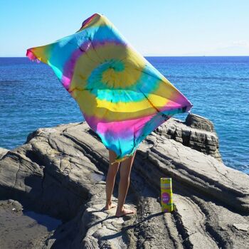 Serviette de plage TIE DYE Solaire avec coffret cadeau recyclé – Bleu / Jaune 3