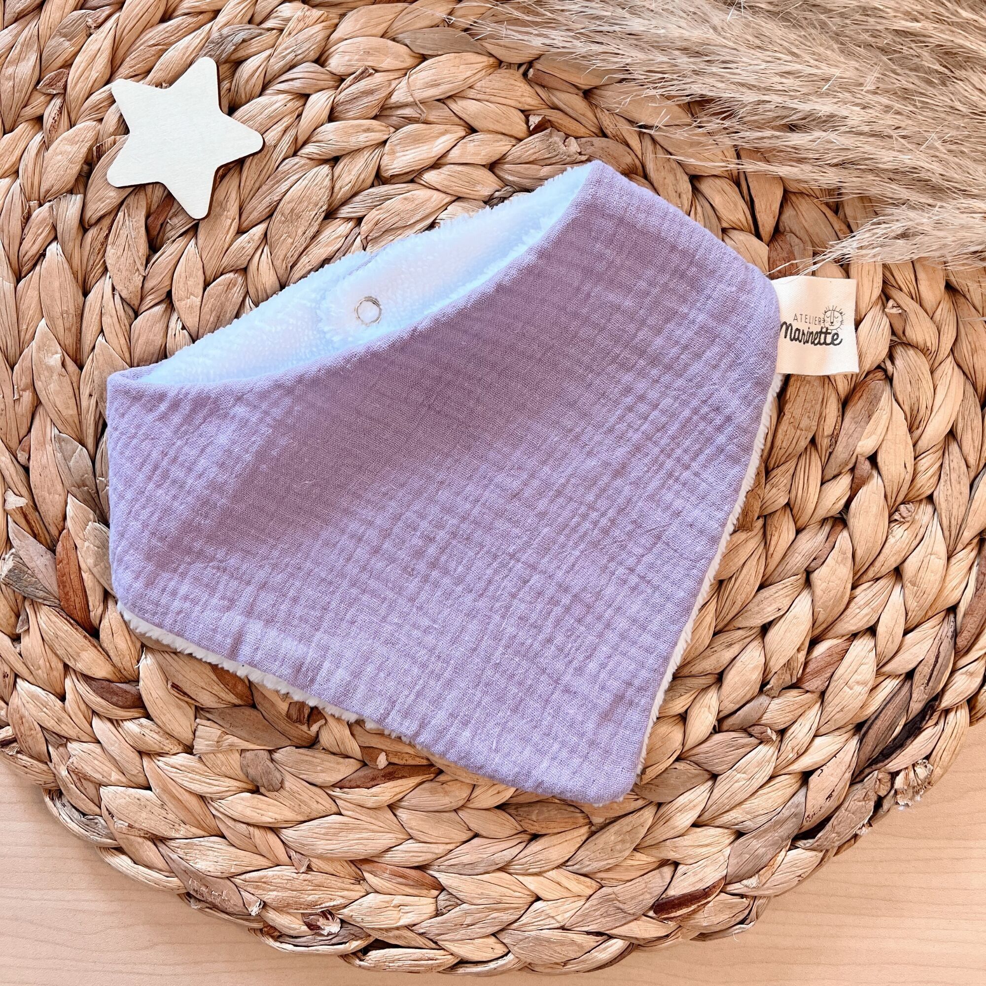 Ana das Bandana-Lätzchen – Flieder