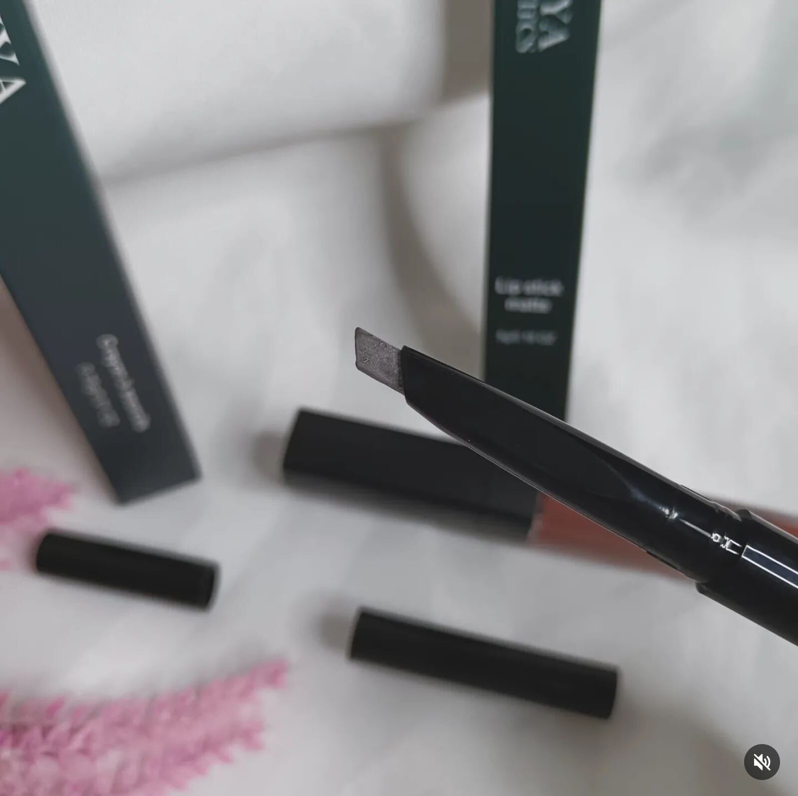 Abgeschrägter Augenbrauenstift