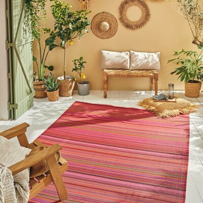 Lilafarbener Outdoor-Teppich mit Streifenmuster und Farbverlauf