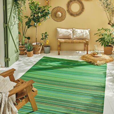 Grüner Outdoor-Teppich mit Streifenmuster und Farbverlauf