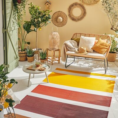 Outdoor-Teppich mit Linienmuster und mehreren Farbverläufen