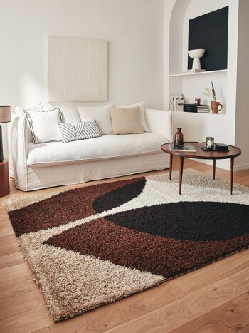 Tapis shaggy à poils long motif abstrait de couleur marron, beige, café et crème 1