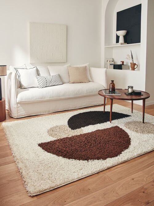 Tapis shaggy à poils long motif géométrique de couleur marron, beige, café et crème