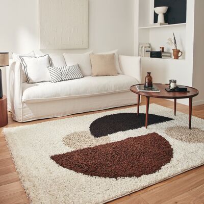 Tapis shaggy à poils long motif géométrique de couleur marron, beige, café et crème