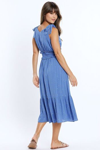 Robe midi croisée bleu marine avec détails sur la ceinture et les lunes dorées 2