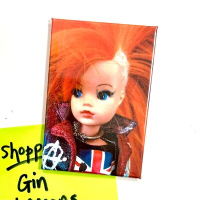 Magnete da frigorifero ispirato alla bambola Sindy punk
