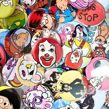 25 Assortiment de badges de caricature de bande dessinée / histoire recyclés (pack de 25) 2