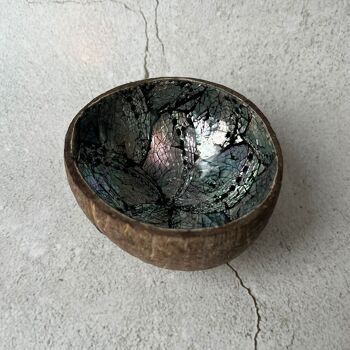 Bol en coquille de noix de coco avec incrustation d'ormeau, 9 cm de diamètre 3