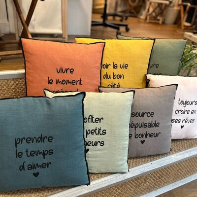 Square linen cushion "Quotes"