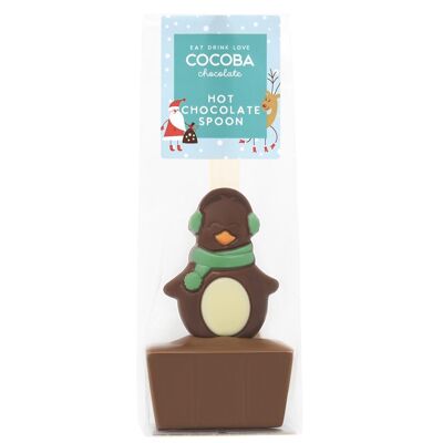 Cucchiaio di cioccolata calda al cioccolato al latte con pinguino di Natale