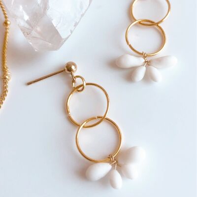 Boucles d'oreilles porcelaine blanches, dorées - Perle N°06