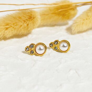 Boucles d'oreilles puces avec triple strass et perle 1