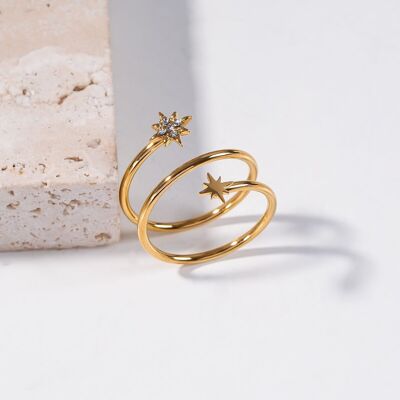 Anillo espiral dorado con estrellas de strass