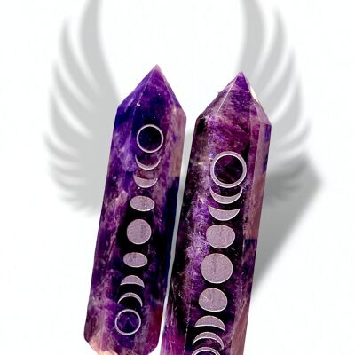 Gravierte Turmspitze des Obelisken mit Mondphase und Amethyst