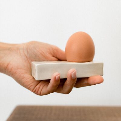 Handgefertigter rechteckiger Eierbecher im minimalistischen Design