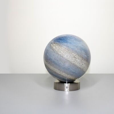 Tischlampe aus Sand- und Seeglas – mit silbernem Chromsockel