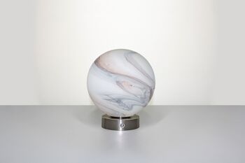 Lampe de table en verre Calacatta rose - avec base en chrome argenté 1