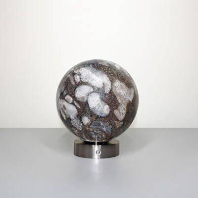 Tischlampe aus Rauchquarzglas – mit silbernem Chromsockel