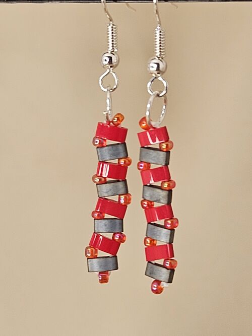 Boucles d'oreilles Croitila Rouge et Gris ardoise