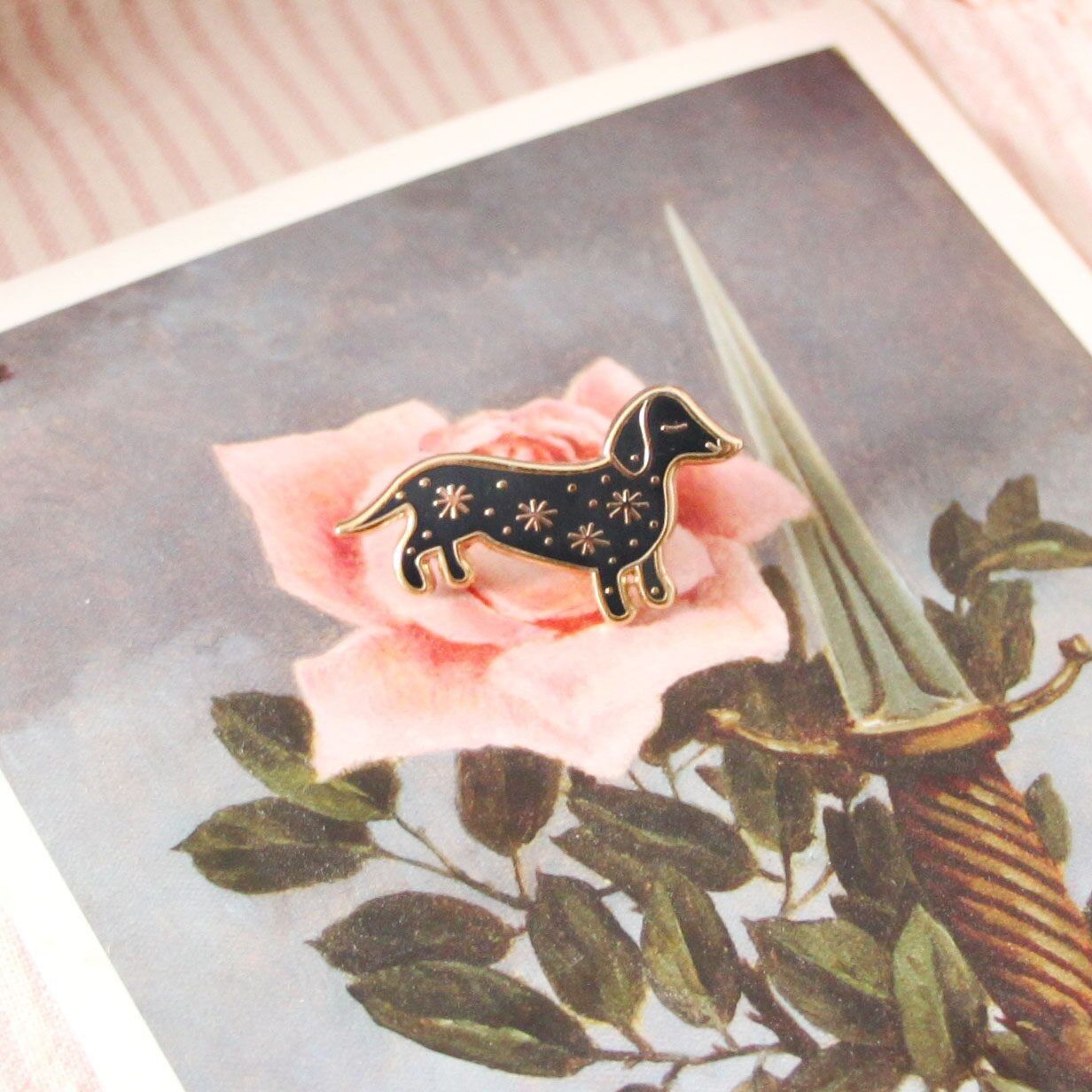 Spilla per cane bassotto