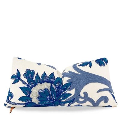 Coussin brodé floral blanc bleu et blanc 2.0