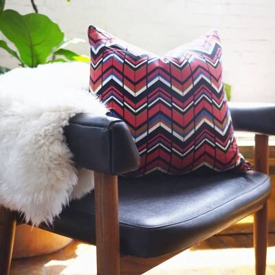 Oreiller Chevron Moderne Rouge Blanc Noir & Moutarde 22x22