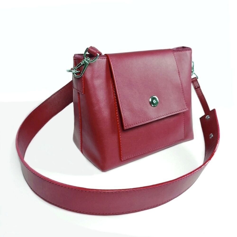 Achat Sac bandouliere en cuir de vachette. Sac bandouliere bordeaux. JOLIE SCARLETT. Sac de rue pour le quotidien. en gros