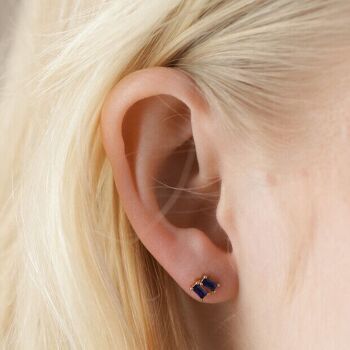 Boucles d'oreilles à tige avec pierre bleue saphir en or 2
