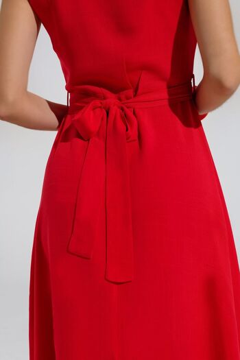robe longue rouge avec volant et détails de boutons 6