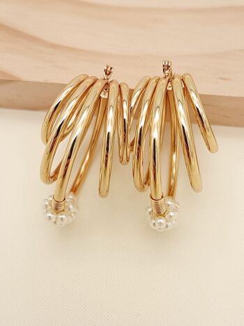 Boucles d'oreilles dorées créoles multi cercles avec perles 2