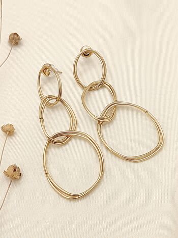 Boucles d'oreilles dorées pendantes ovales irréguliers 1