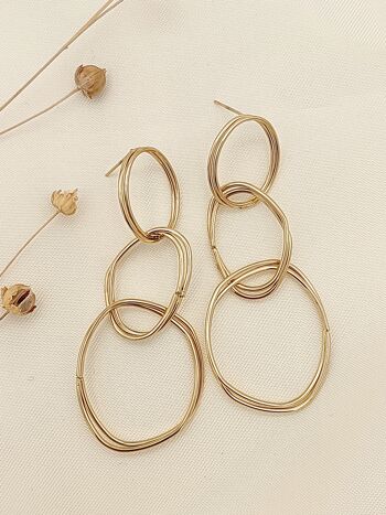 Boucles d'oreilles dorées pendantes ovales irréguliers 2