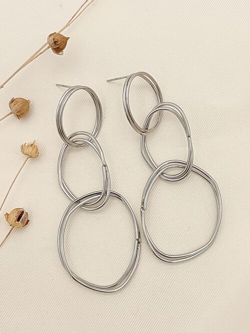 Boucles d'oreilles argentées pendantes ovales irréguliers